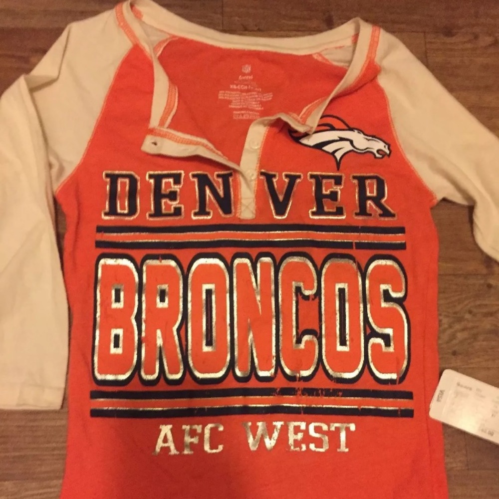 4/$20❗️Denver Broncos NFL Teen Shirt Size XS
